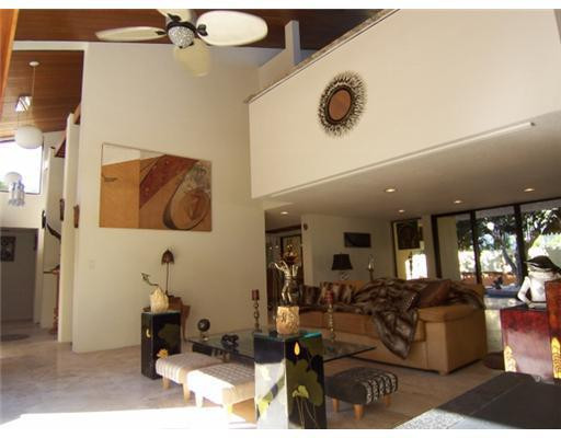 3409 Robbins Road Pompano Beach, FL 33062 - Photo 9 of 25 Living Room