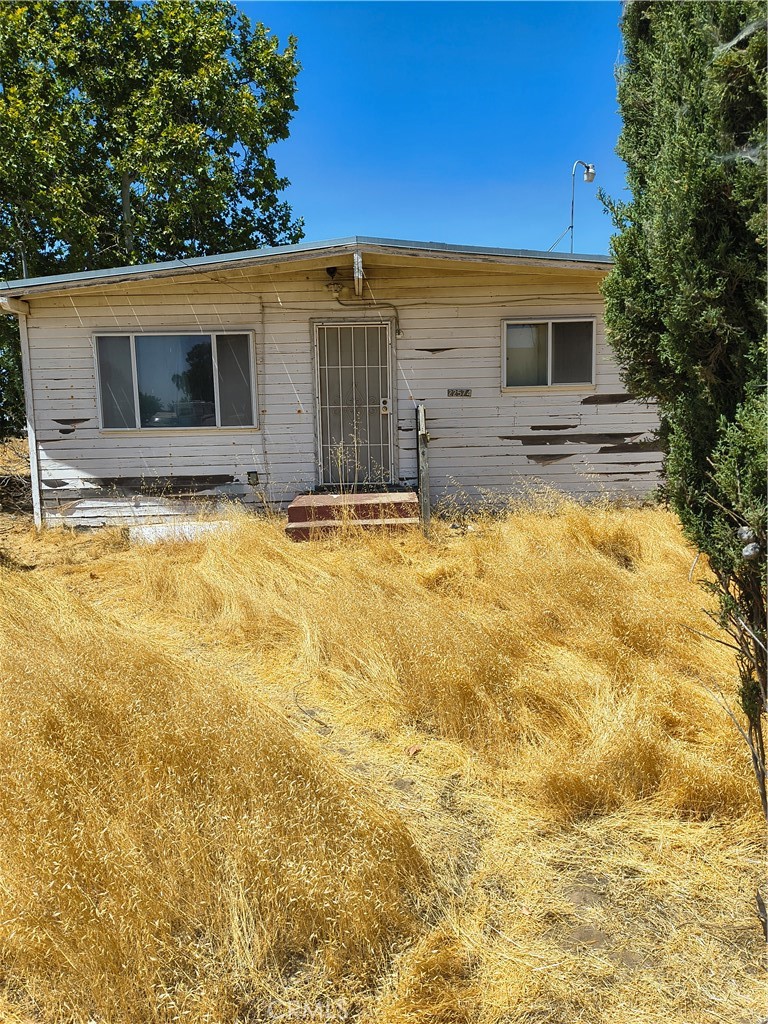 22574 Road 20 Chowchilla, CA 93610 - Photo 1 of 1 a view of a house with a swimming pool