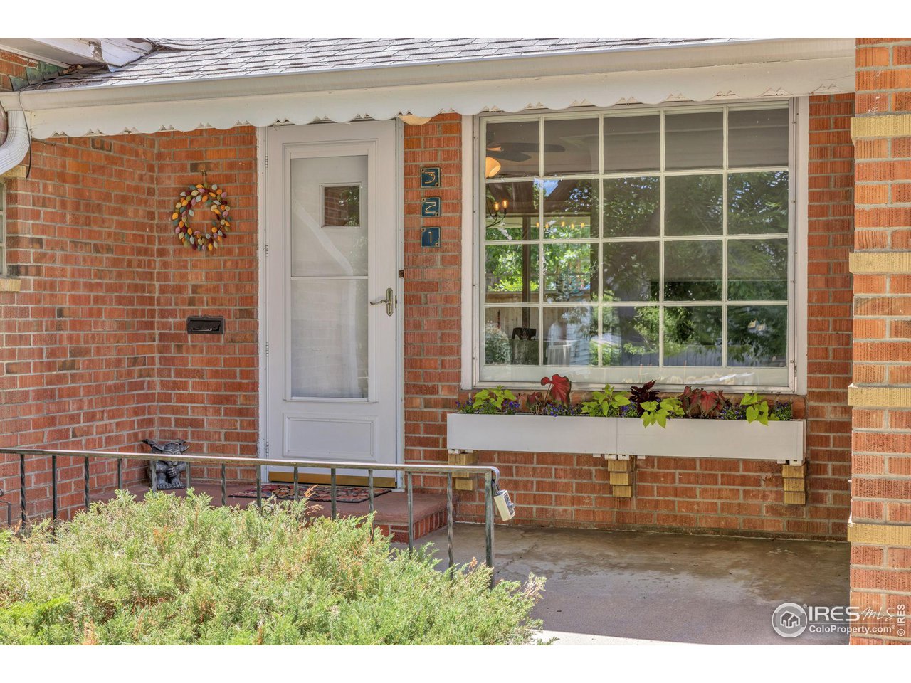 321 Sumner Street Longmont, CO 80501 - Photo 4 of 31