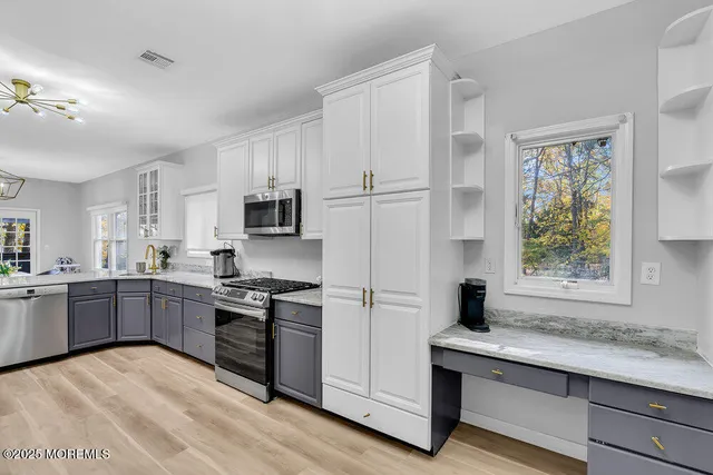a view of a livingroom with a ceiling fan