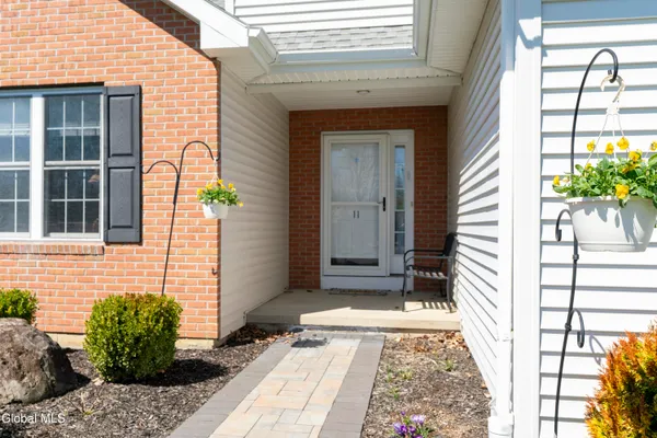 $569,000 | 11 Mallard Cove, Malta, NY 12019