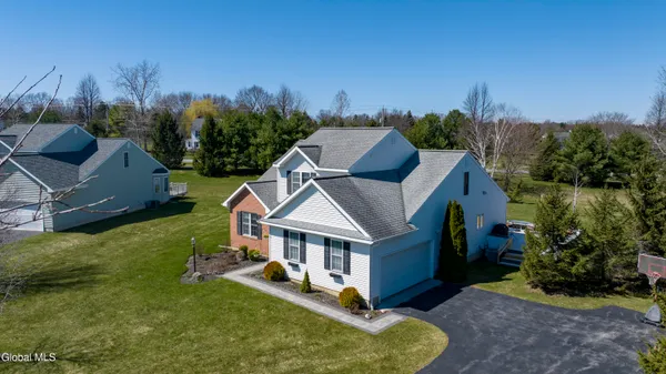 $569,000 | 11 Mallard Cove, Malta, NY 12019
