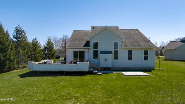 $569,000 | 11 Mallard Cove, Malta, NY 12019