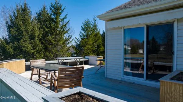 $569,000 | 11 Mallard Cove, Malta, NY 12019