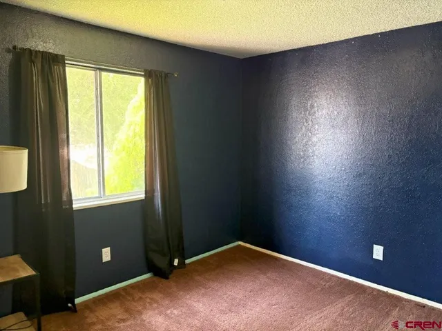 a view of empty room with window