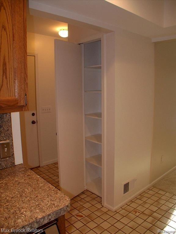 637 South Crooks Road, Unit 7 Clawson, MI 48017 - Photo 13 of 17