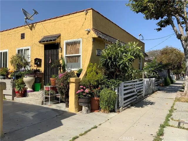 $929,000 | 323 Ross Place, Wilmington, CA 90744