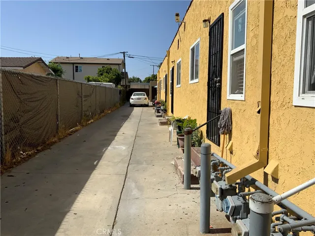 $929,000 | 323 Ross Place, Wilmington, CA 90744