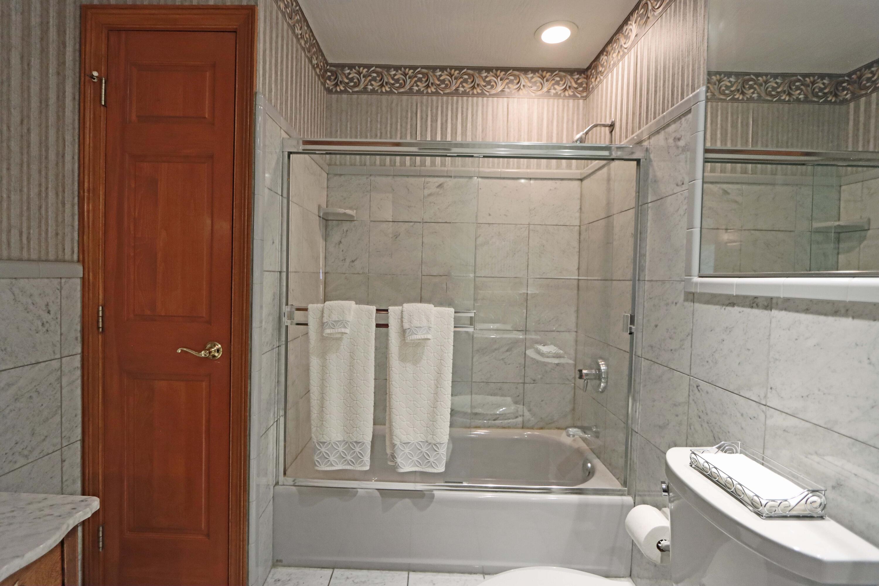 6300 Duffy Road Delaware, OH 43015 - Photo 23 of 62 Tub/shower, linen closet