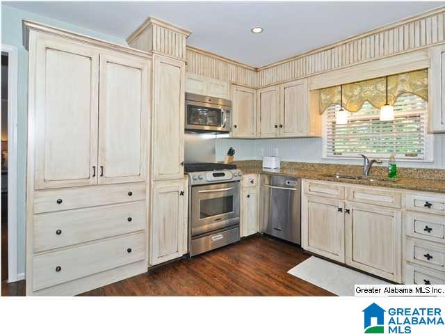 2728 Cherokee Road Mountain Brook, AL 35216 - Photo 9 of 32