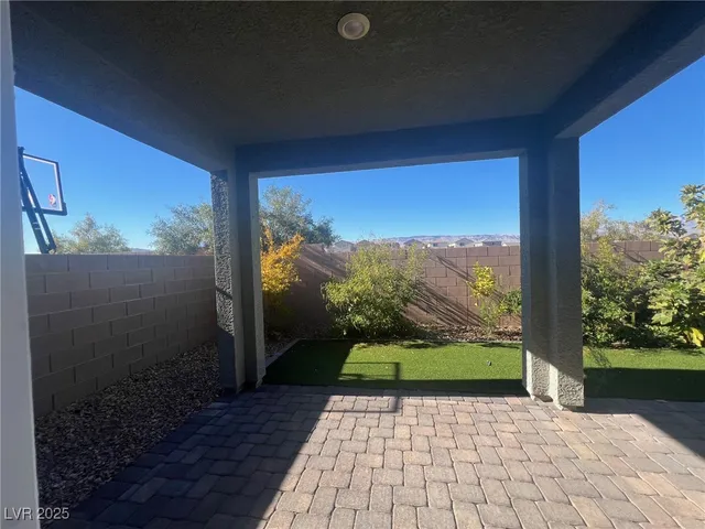 $2,250 | 6035 Coja Street, Las Vegas, NV 89113