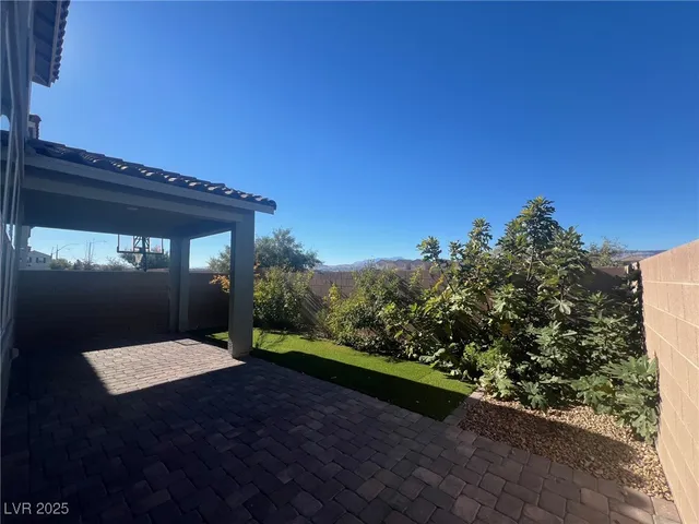 $2,250 | 6035 Coja Street, Las Vegas, NV 89113