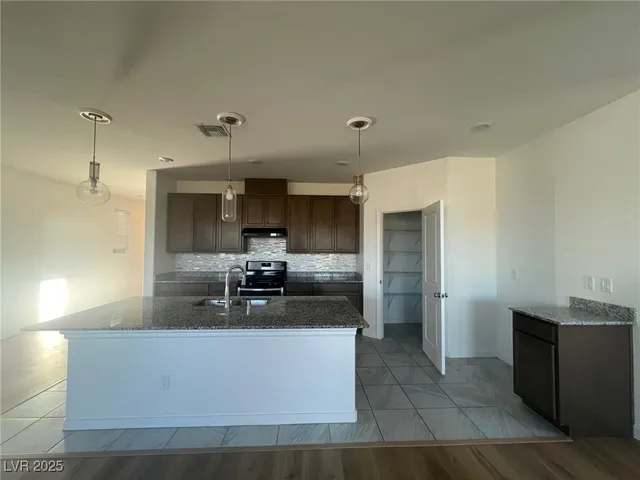 $2,250 | 6035 Coja Street, Las Vegas, NV 89113