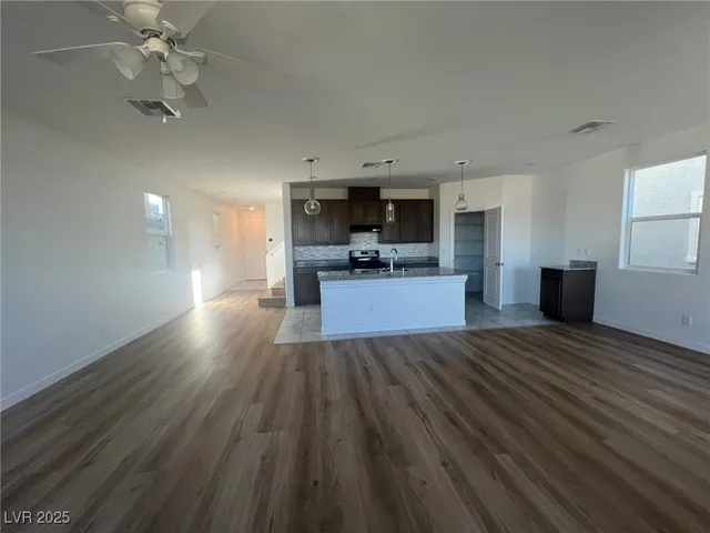 $2,250 | 6035 Coja Street, Las Vegas, NV 89113