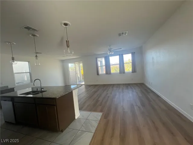 $2,250 | 6035 Coja Street, Las Vegas, NV 89113
