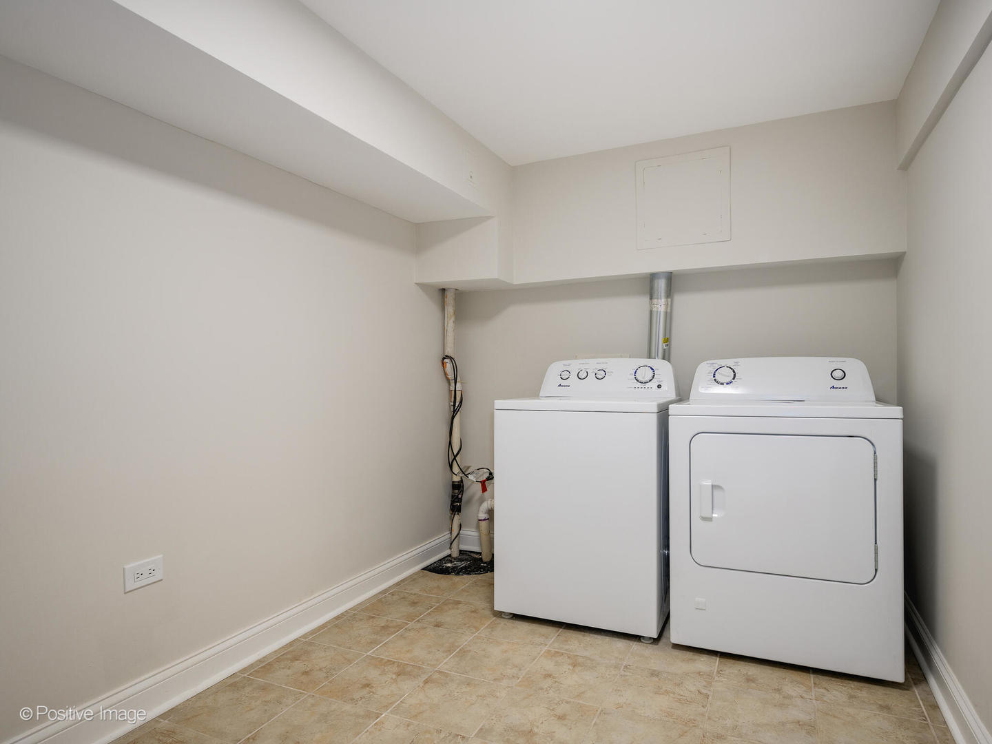 526 Thomas Road Bolingbrook, IL 60440 - Photo 22 of 23 a utility room with dryer and washer