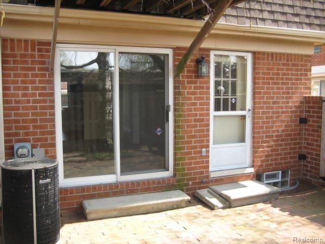 31147 Hoover Road Warren, MI 48093 - Photo 7 of 25 261-854207 - Rear Left.JPG