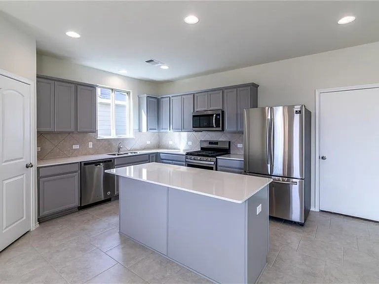 1525 Cliffbrake Way Georgetown, TX 78626 - Photo 3 of 26