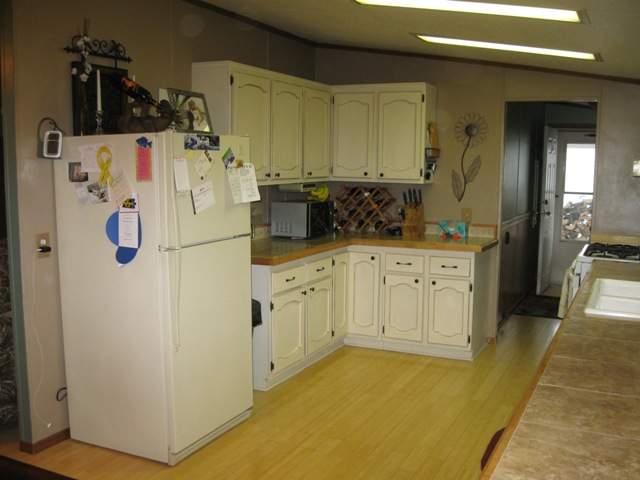 10071 Smiths Creek Road Goodells, MI 48027 - Photo 11 of 18 31096597-10.JPG