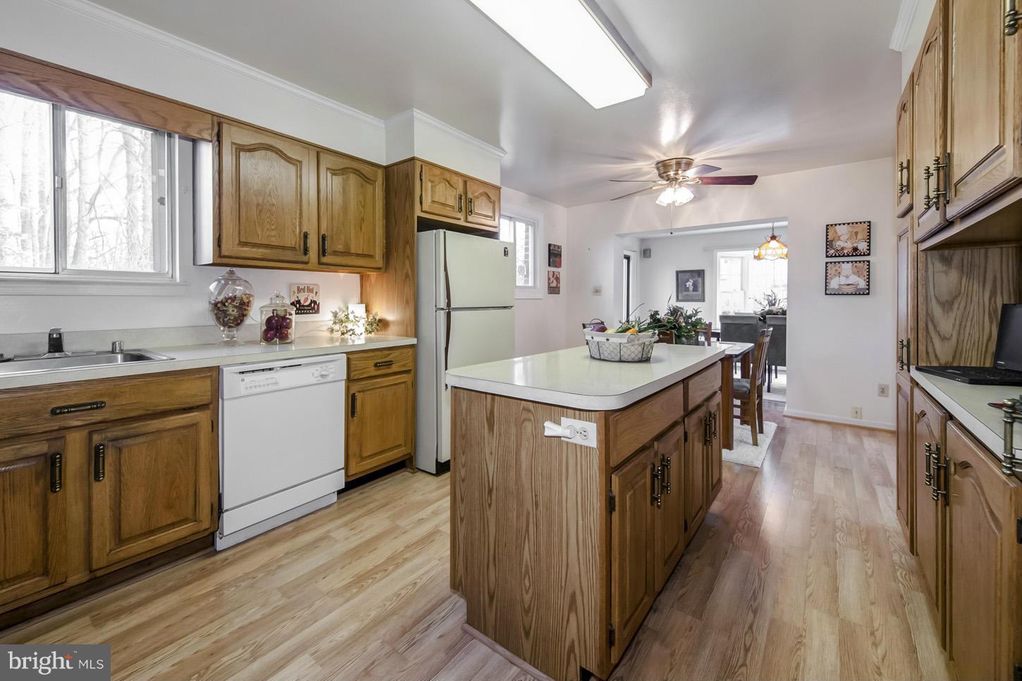 8620 Victoria Road Springfield, VA 22151 - Photo 8 of 29 Kitchen