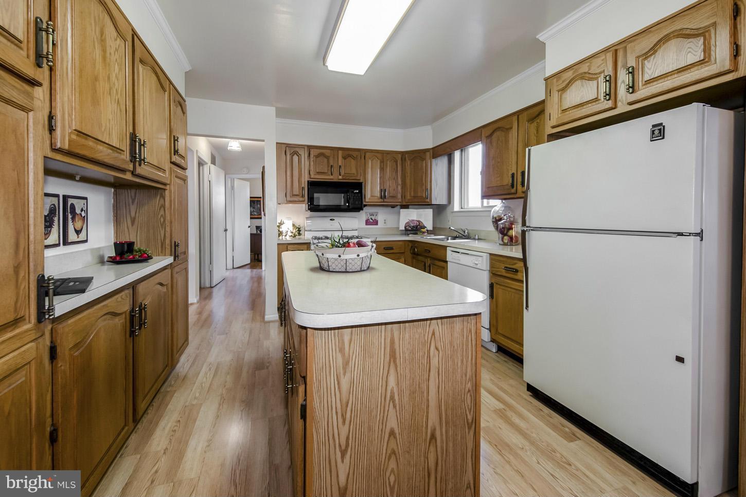 8620 Victoria Road Springfield, VA 22151 - Photo 9 of 29 Kitchen