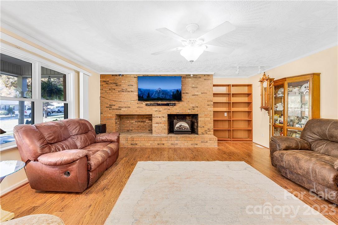 1609 Sandy Park Road Lincolnton, NC 28092 - Photo 11 of 41 Gallery Image 11