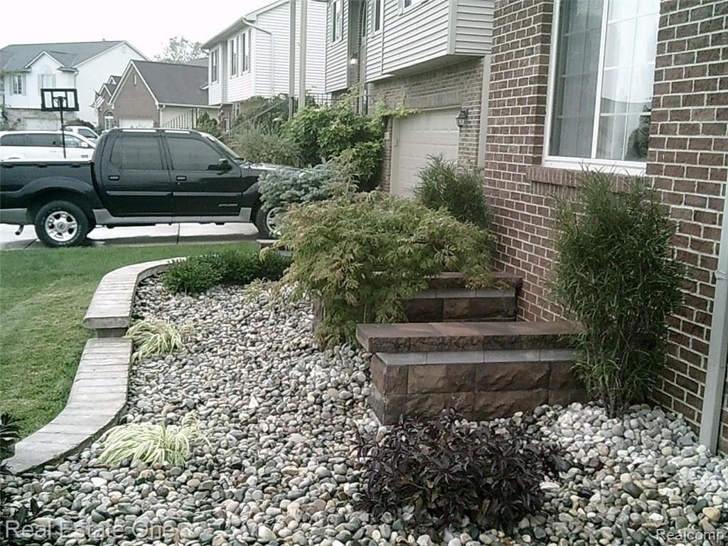 4115 Stone Post Road Newport, MI 48166 - Photo 2 of 16 004.JPG