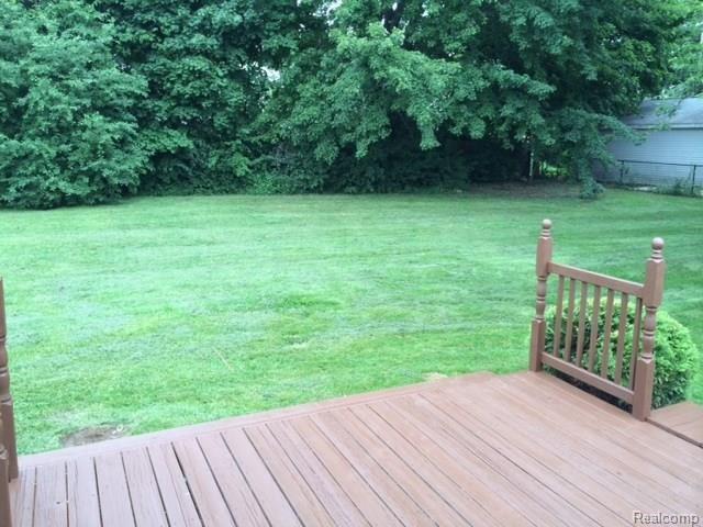 3857 Samuel Avenue Rochester, MI 48309 - Photo 4 of 20 LARGE YARD