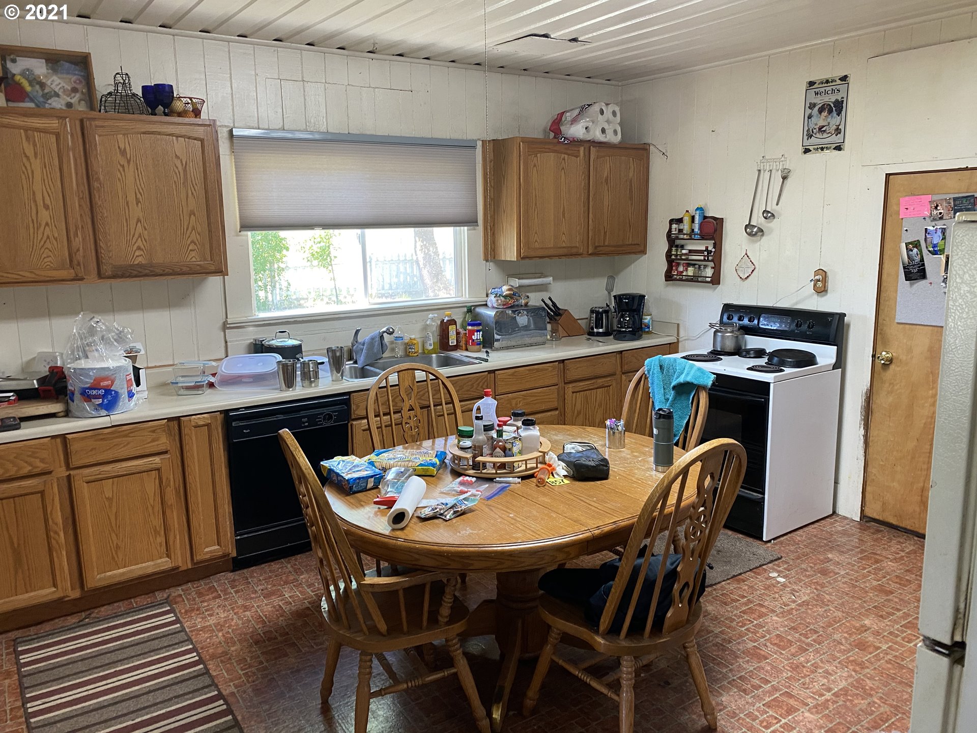 4189 Upper Olalla Road Winston, OR 97496 - Photo 31 of 32 a dining room with furniture and window