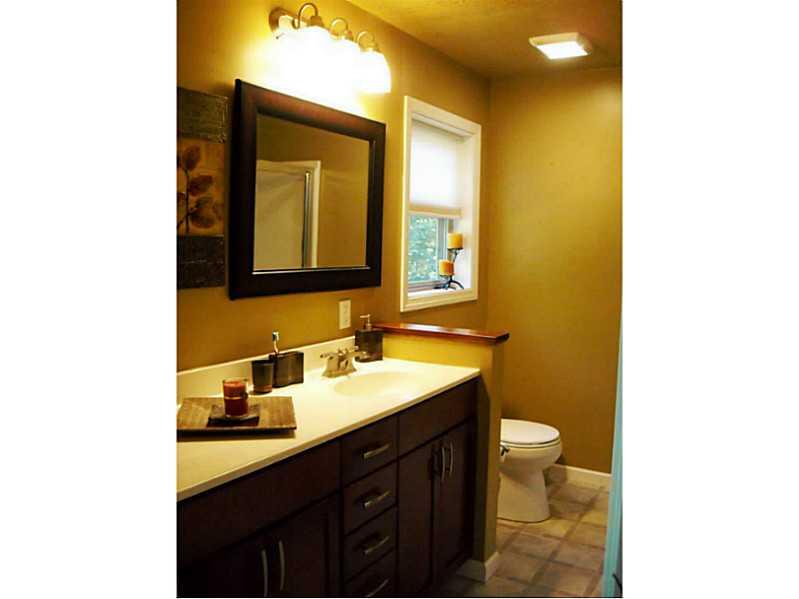 432 Gums Run Road Aliquippa, PA 15001 - Photo 12 of 22 Master Bath/Spa.