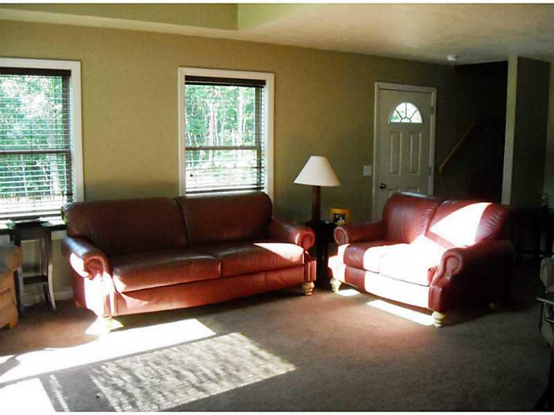 432 Gums Run Road Aliquippa, PA 15001 - Photo 6 of 22 Living Room.