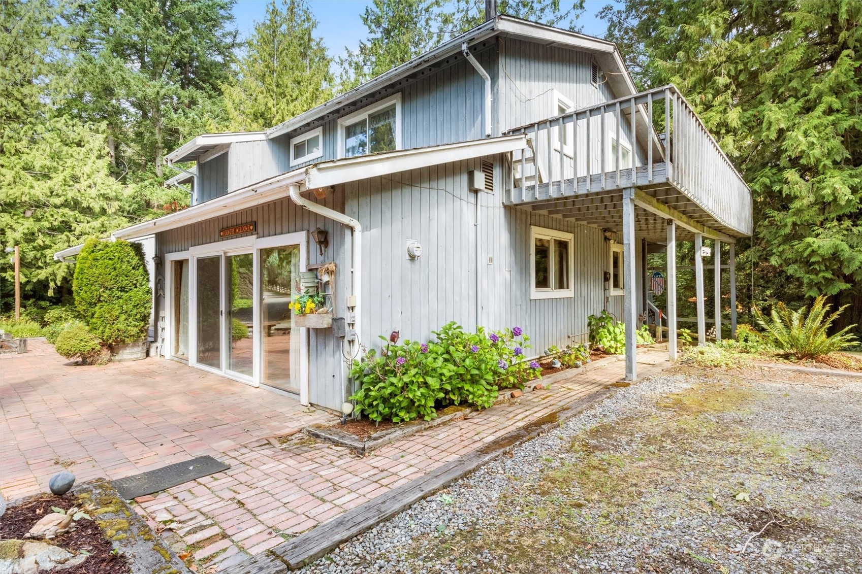 5570 Starry Road Bellingham, WA 98226 - Photo 20 of 34 a front view of a house with garden