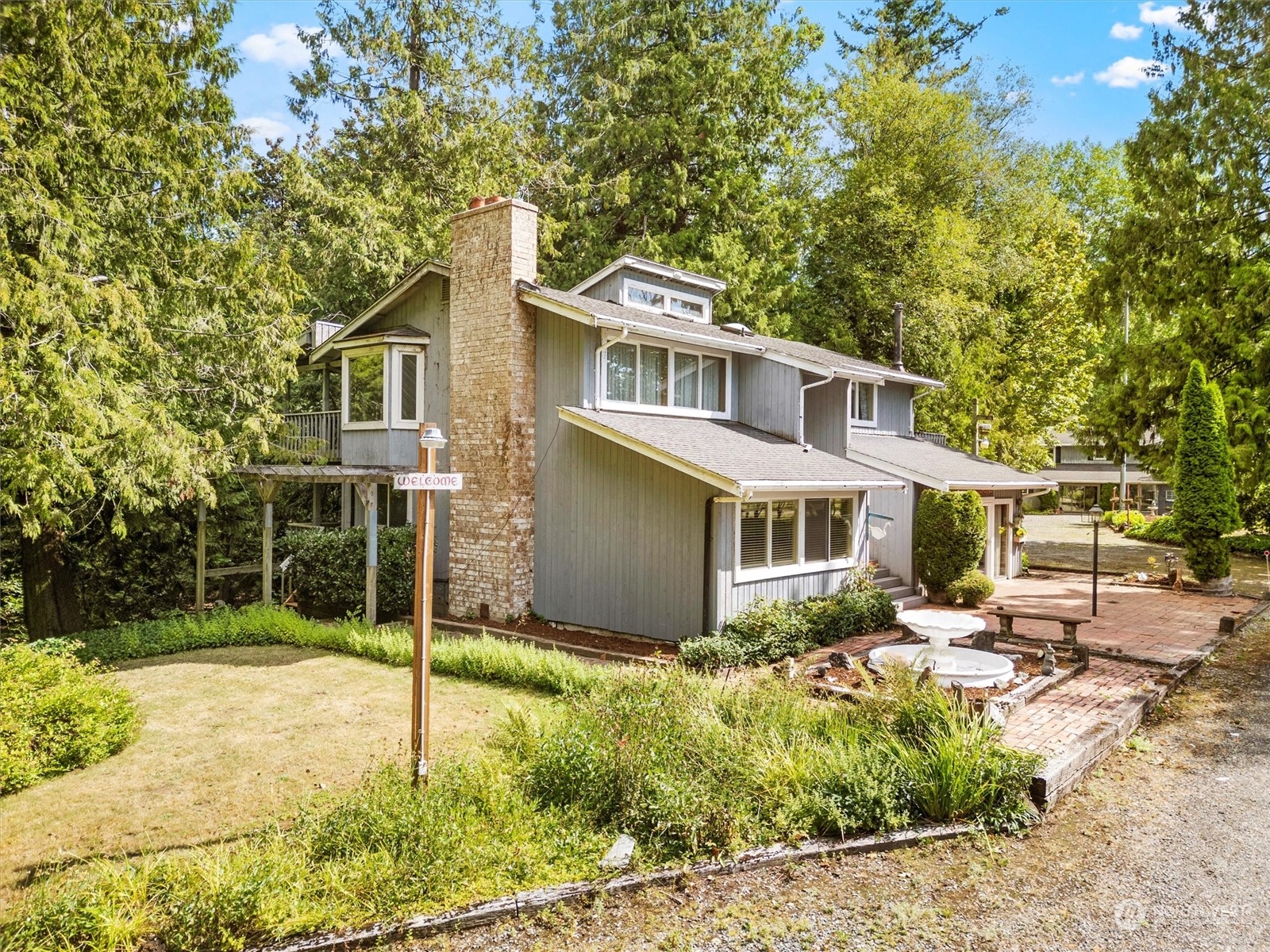 5570 Starry Road Bellingham, WA 98226 - Photo 2 of 34 a front view of a house with a garden
