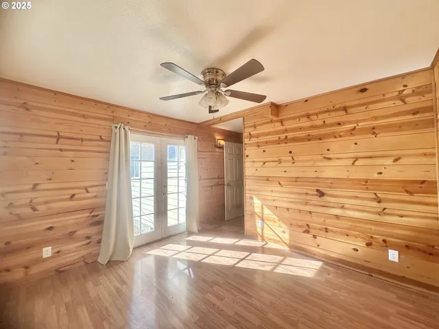 a view of walk in closet