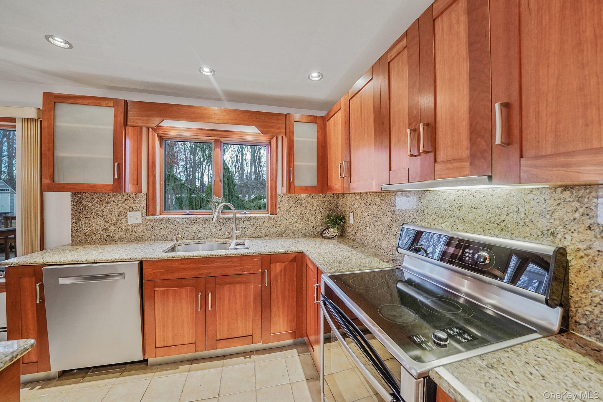 52 San Rafael Avenue Holbrook, NY 11741 - Photo 15 of 46