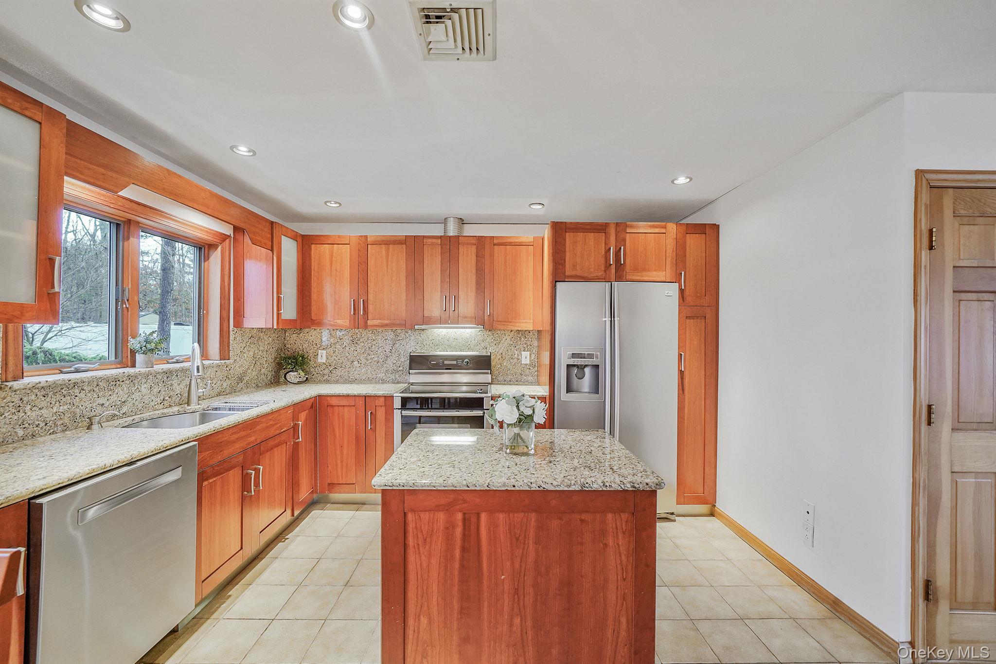 52 San Rafael Avenue Holbrook, NY 11741 - Photo 18 of 46