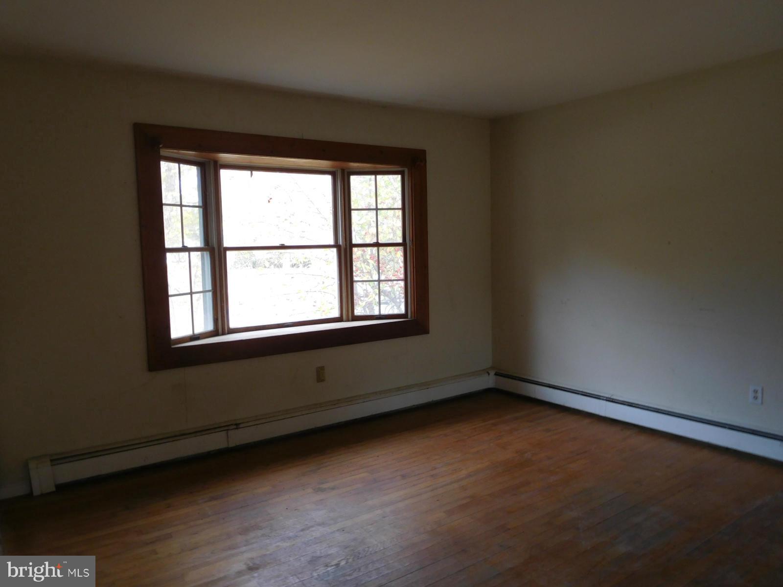 113 School Road Chestertown, MD 21620 - Photo 10 of 12 Living Room
