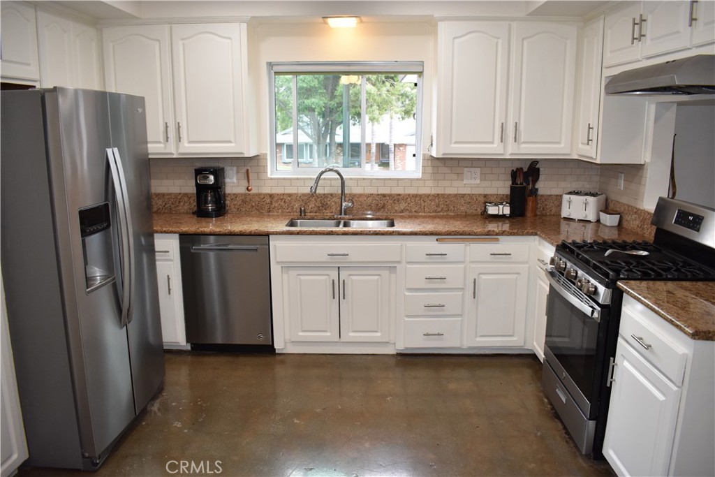 1156 Lyndhurst Drive Riverside, CA 92507 - Photo 15 of 57