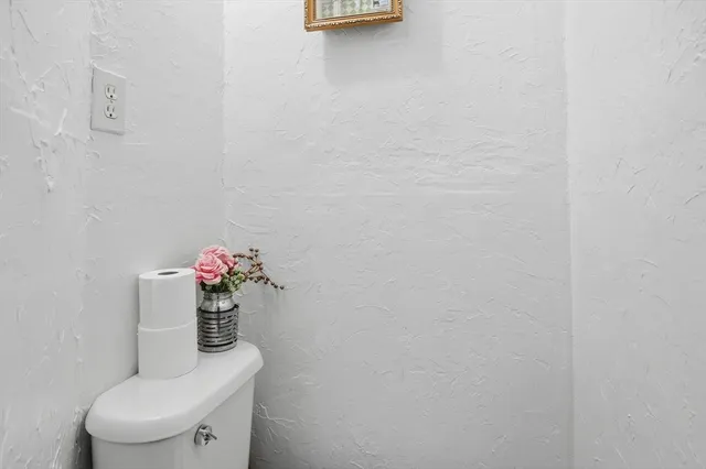 $390,000 | 5 Ripley Place, Worcester, MA 01610