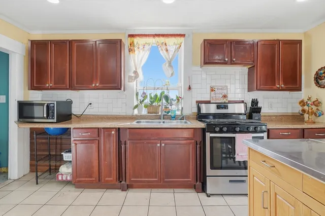 $390,000 | 5 Ripley Place, Worcester, MA 01610