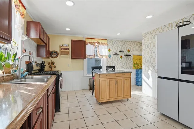 $390,000 | 5 Ripley Place, Worcester, MA 01610