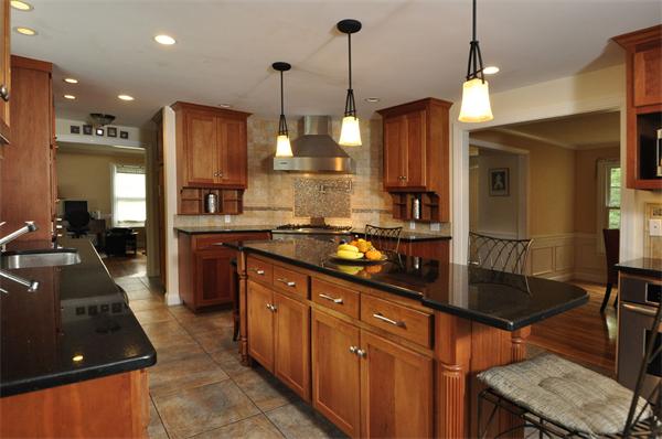 4 Ellsworth Road Andover, MA 01810 - Photo 2 of 26 Gallery Image 2