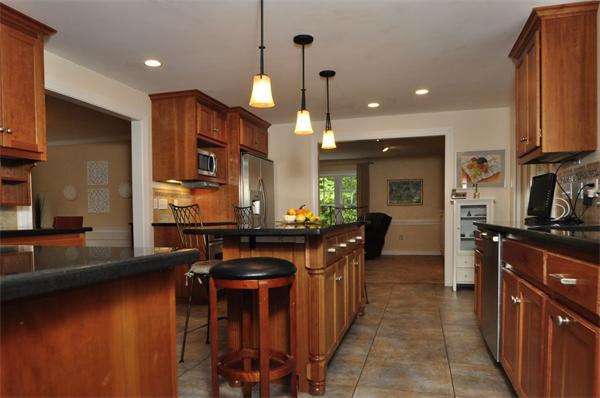 4 Ellsworth Road Andover, MA 01810 - Photo 3 of 26 Gallery Image 3