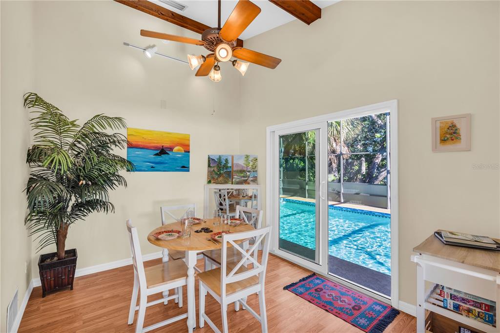 521 Pameto Road Nokomis, FL 34275 - Photo 20 of 41 a view of a livingroom with furniture and a potted plant