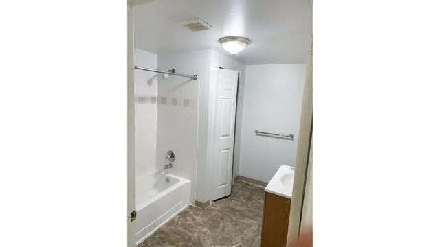 $654 | 421 West Water Street, Flint, MI 48503