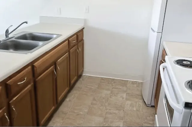 $654 | 421 West Water Street, Flint, MI 48503