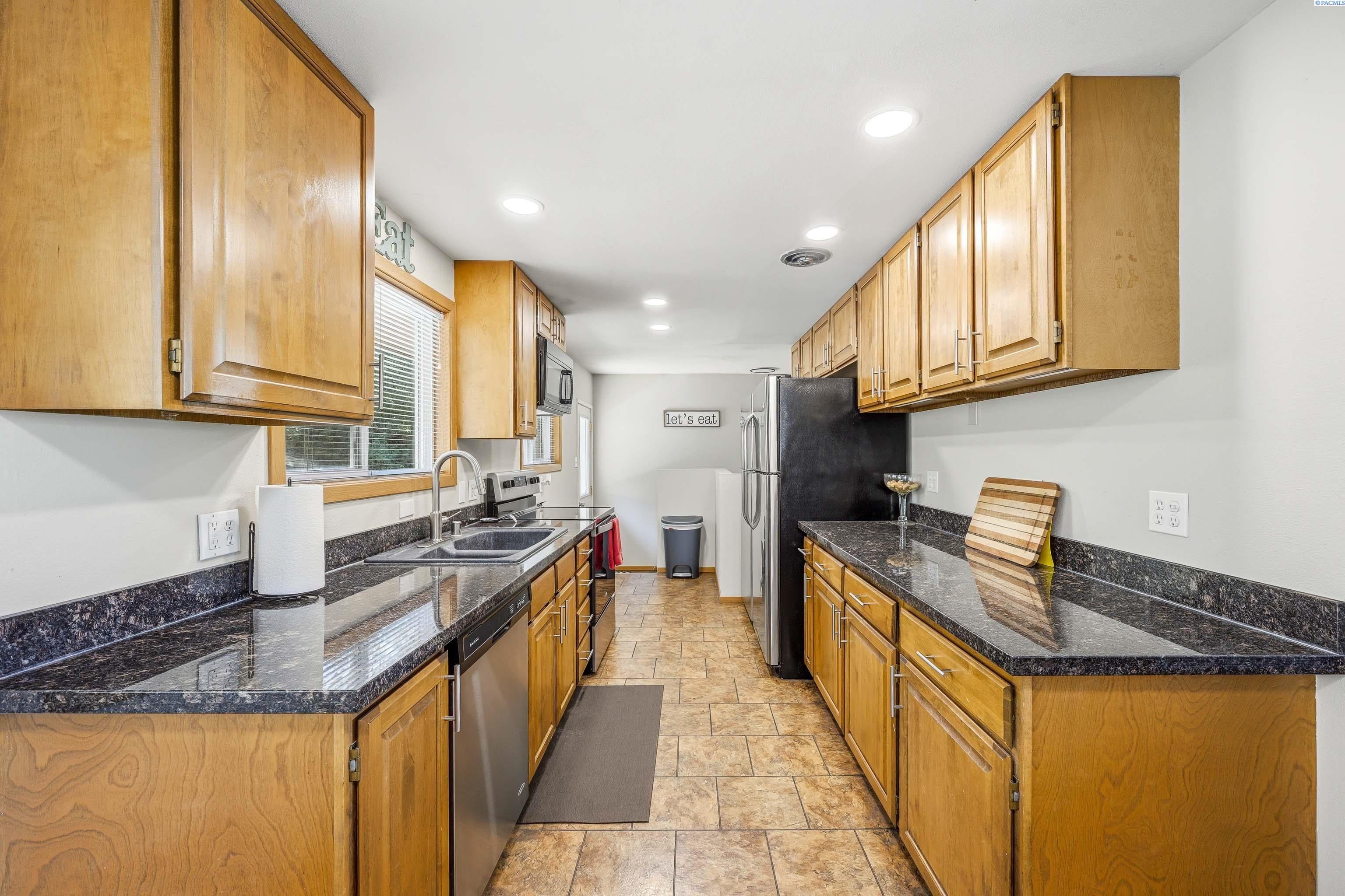 1825 Northeast Valley Road Pullman, WA 99163 - Photo 6 of 34 Gallery Image 6
