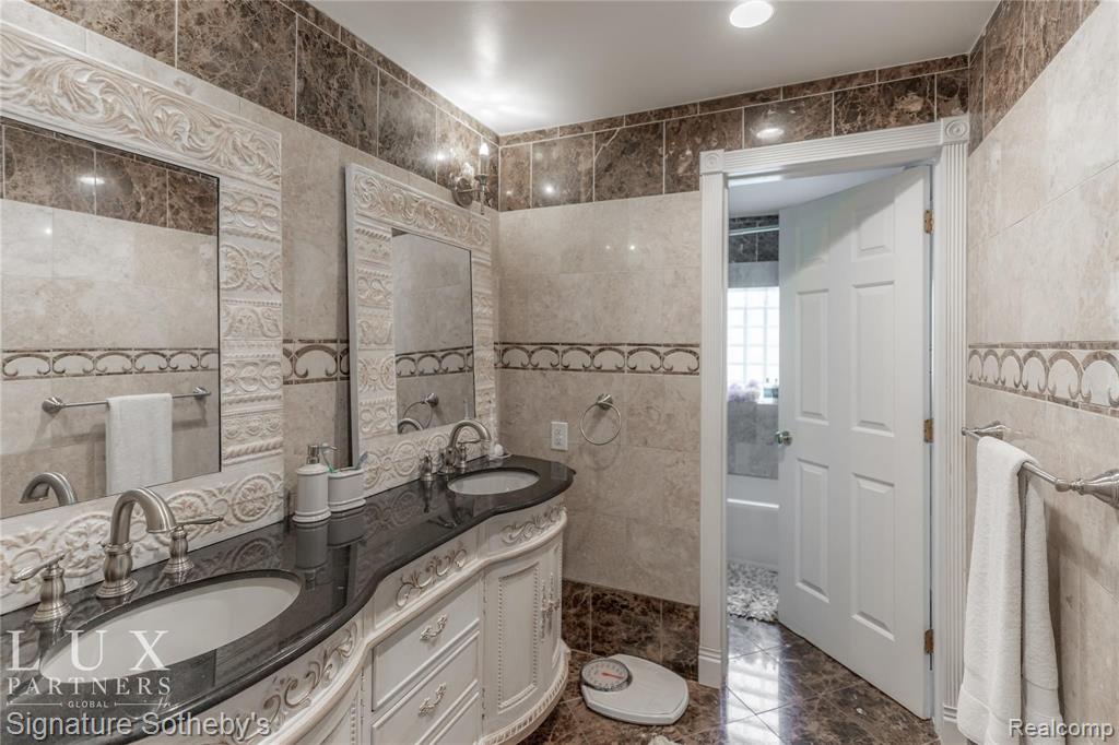 563 Shelden Road Grosse Pointe Shores, MI 48236 - Photo 17 of 25