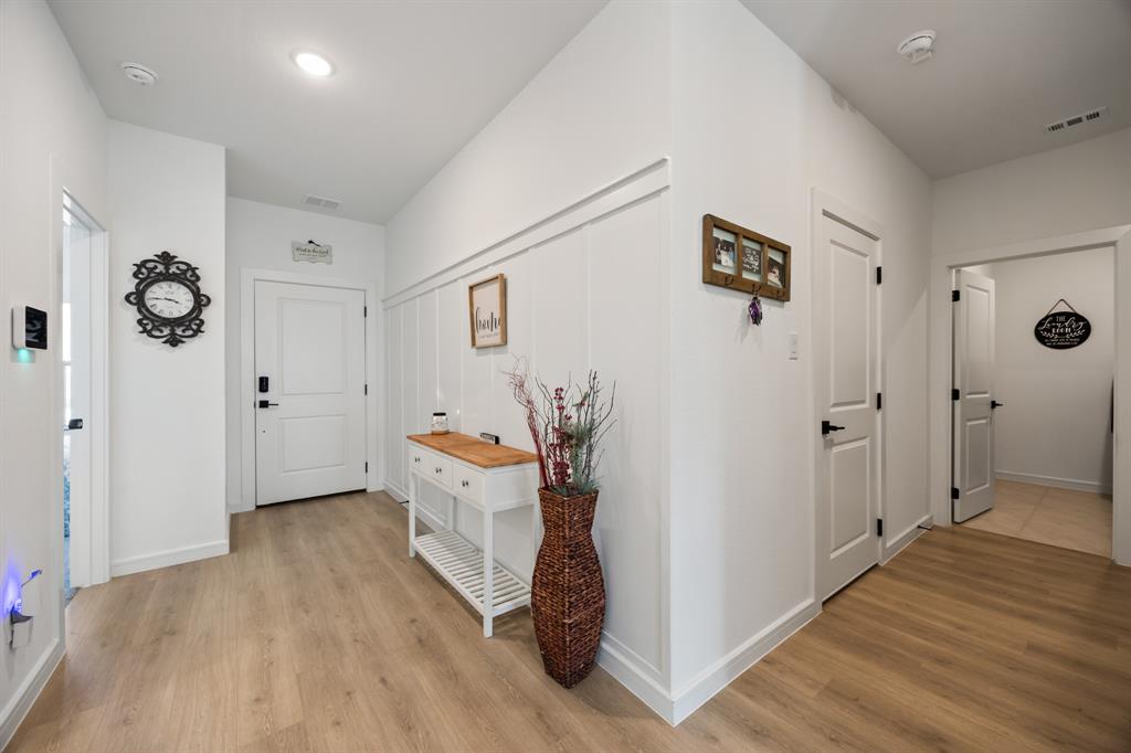 2233 Maple Ridge Drive Van Alstyne, TX 75495 - Photo 4 of 34