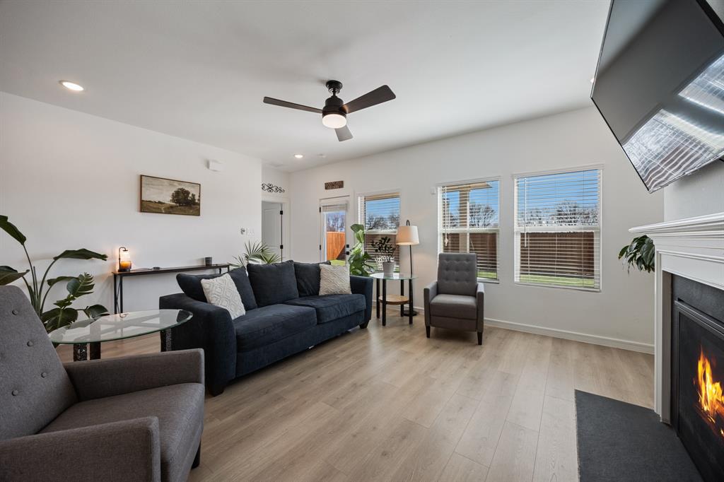 2233 Maple Ridge Drive Van Alstyne, TX 75495 - Photo 6 of 34